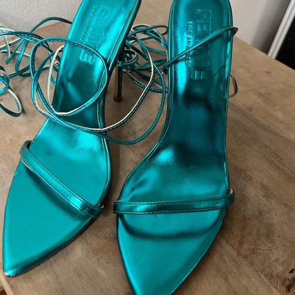 FEMME los angeles 

Luce Minimale in metallic turquoise - Picture 9 of 10